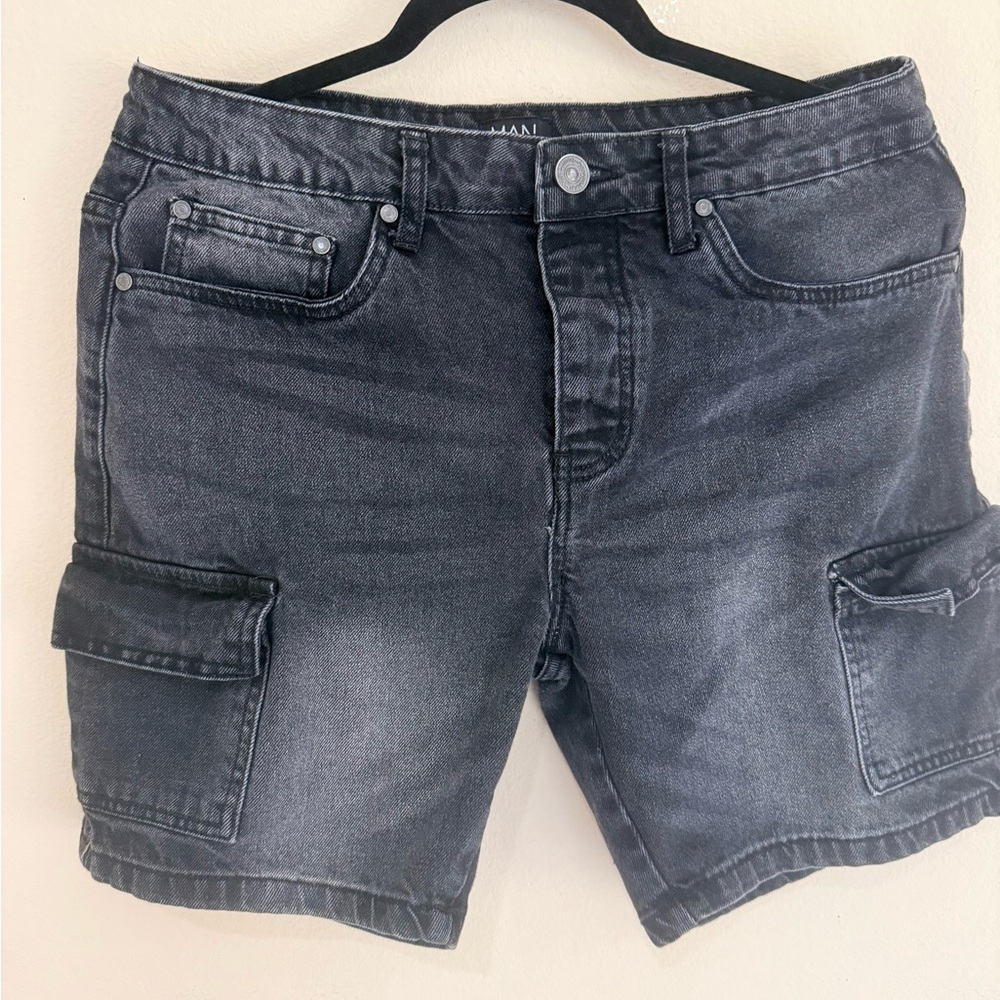 BoohooMAN Black Denim Cargo Shorts Size 32